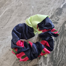 Load image into Gallery viewer, African print Scrunchie
