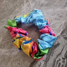 Load image into Gallery viewer, African print Scrunchie

